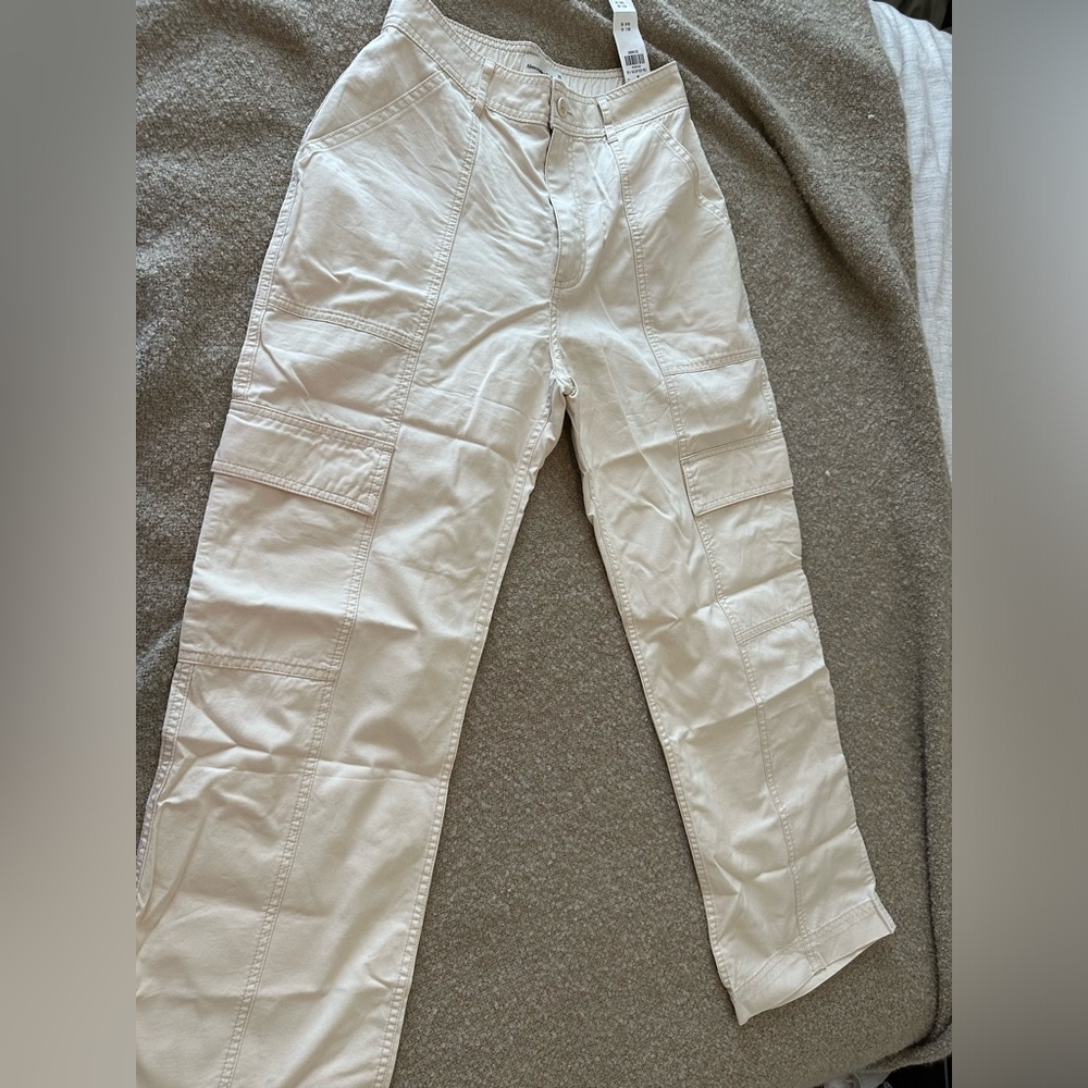 NWT cream cargo pant